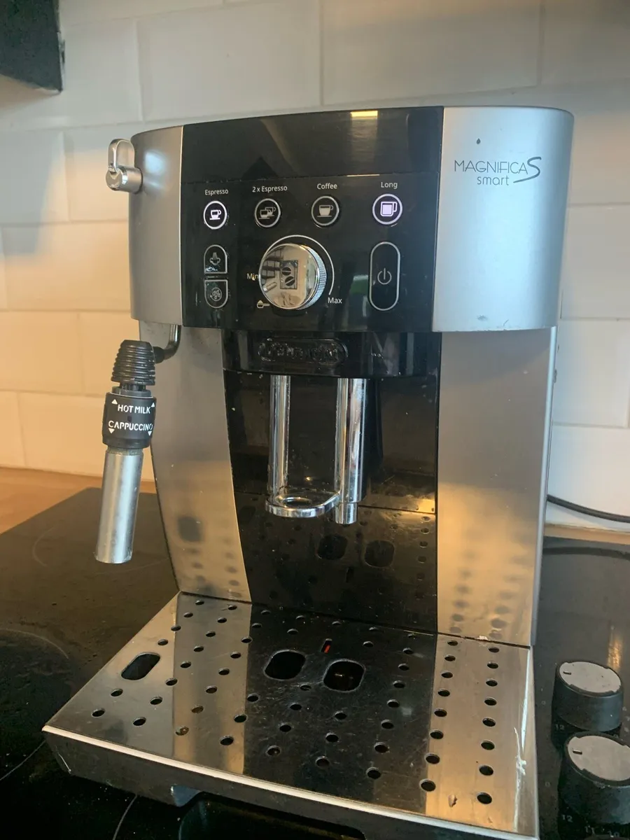 Delonghi magnifica S coffee machine - Image 2