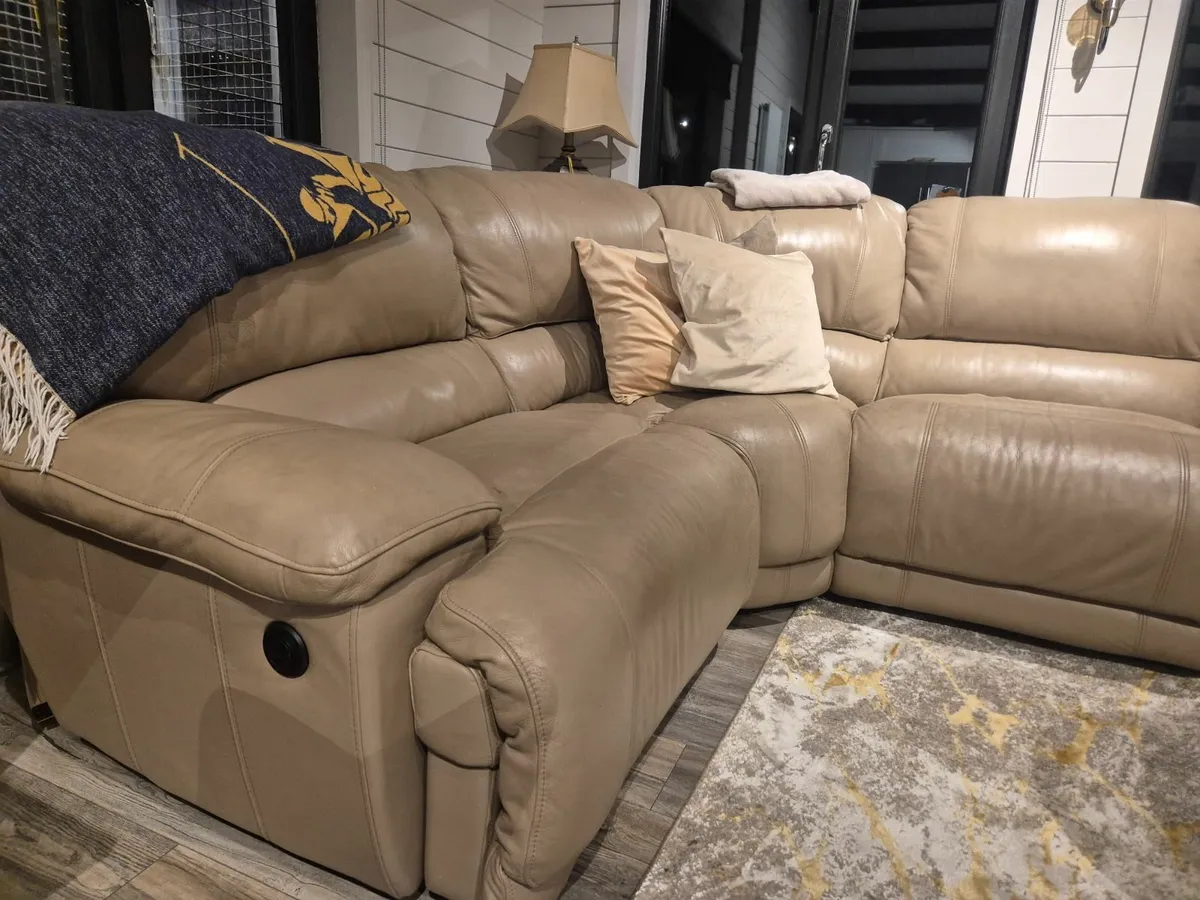 Leather electric recline couch - Image 2