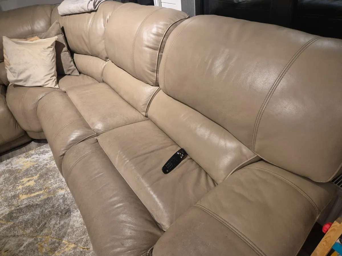 Leather electric recline couch - Image 3