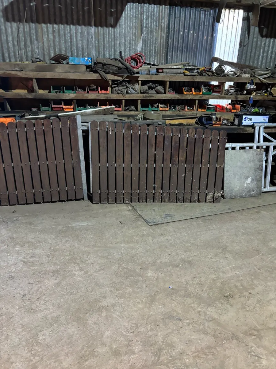 Set of gates - Image 1