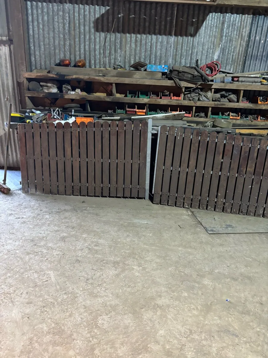 Set of gates - Image 2