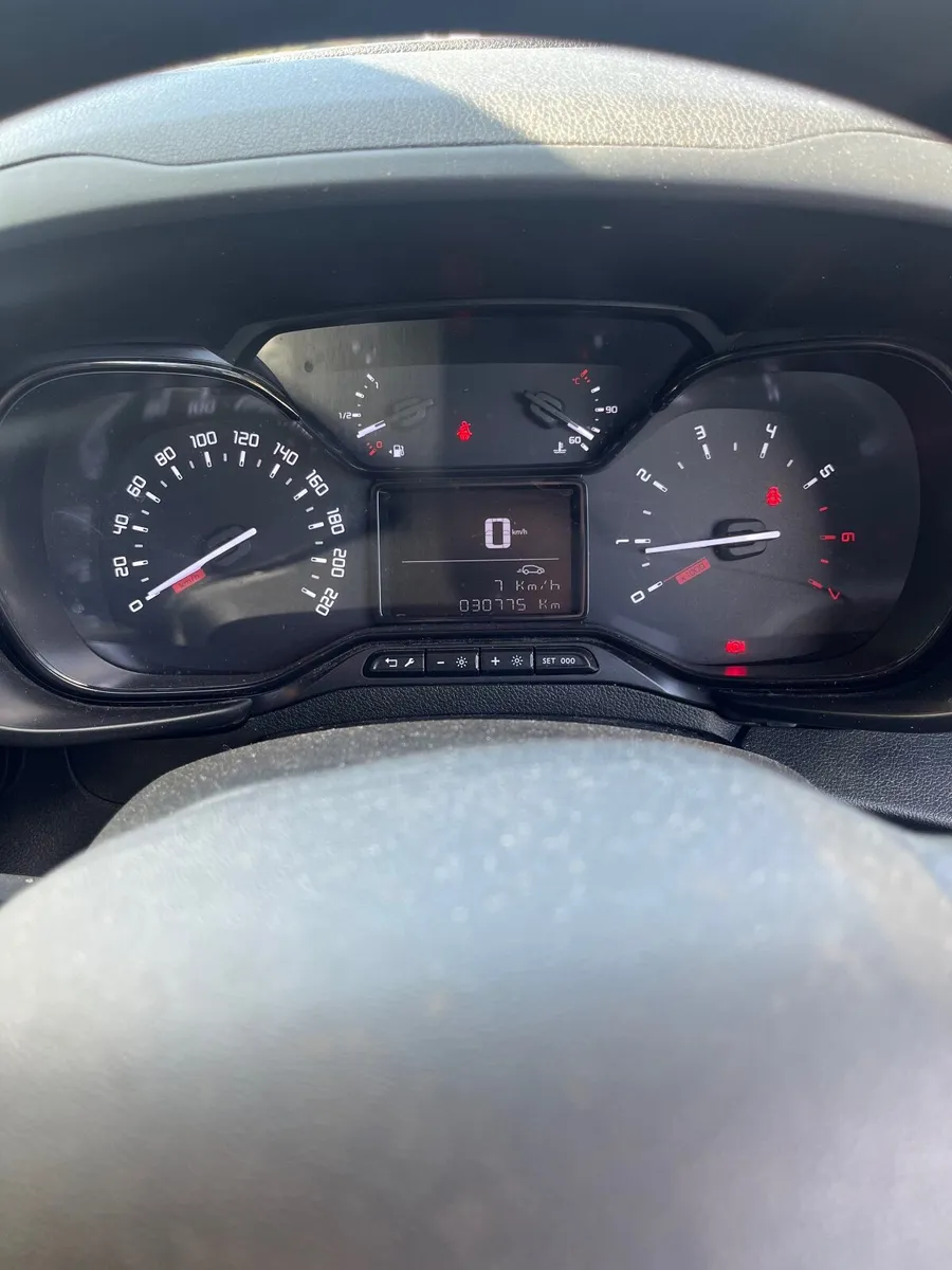 2023 Toyota Proace City - Image 2