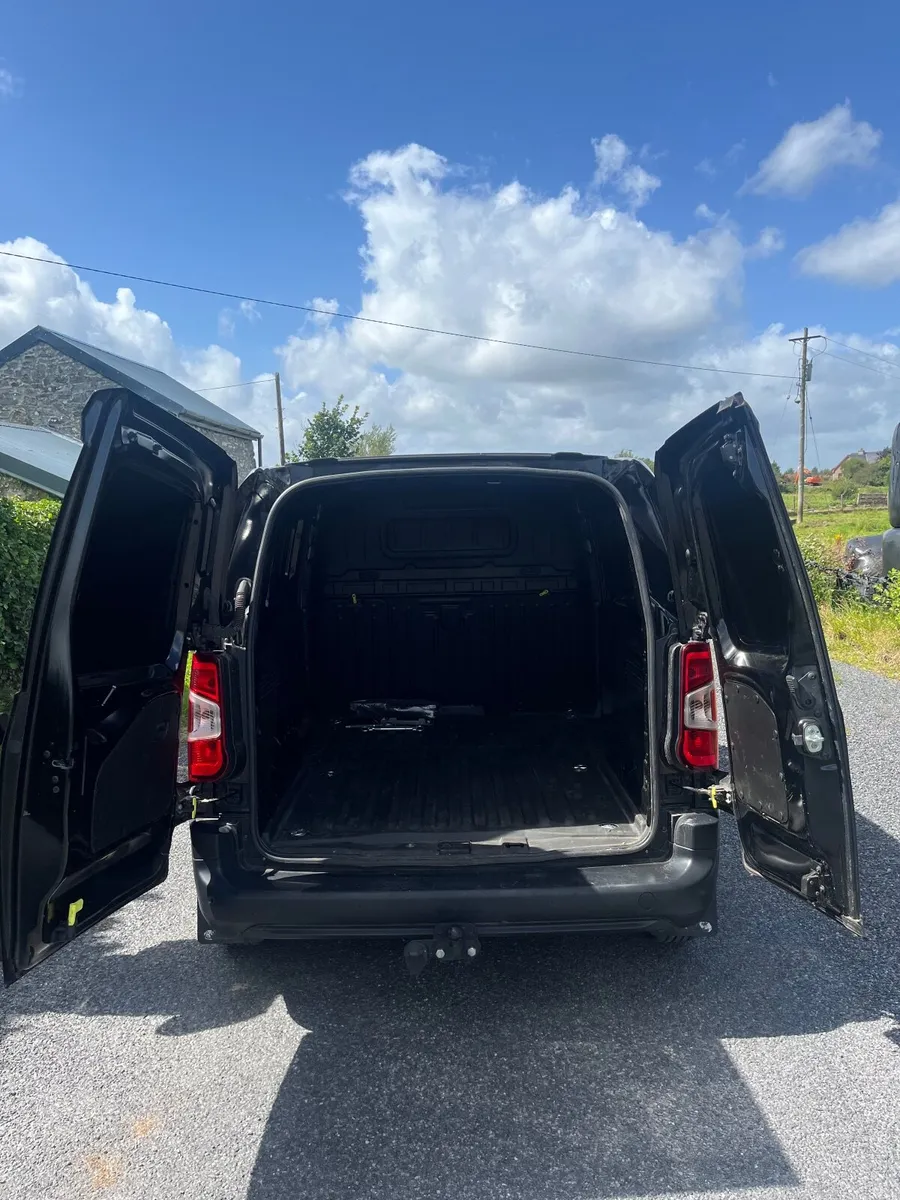 2023 Toyota Proace City - Image 3