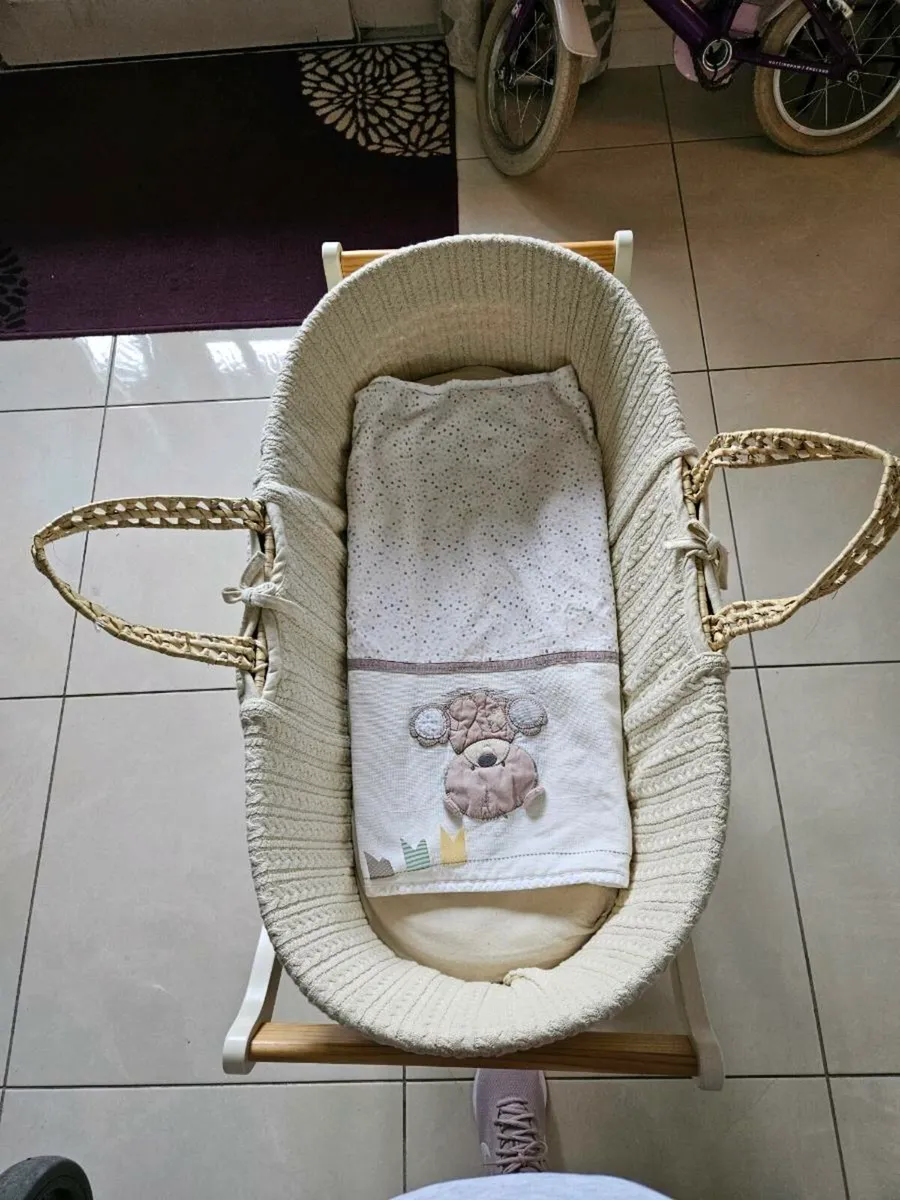The Little Green Sheep moses basket - Image 4