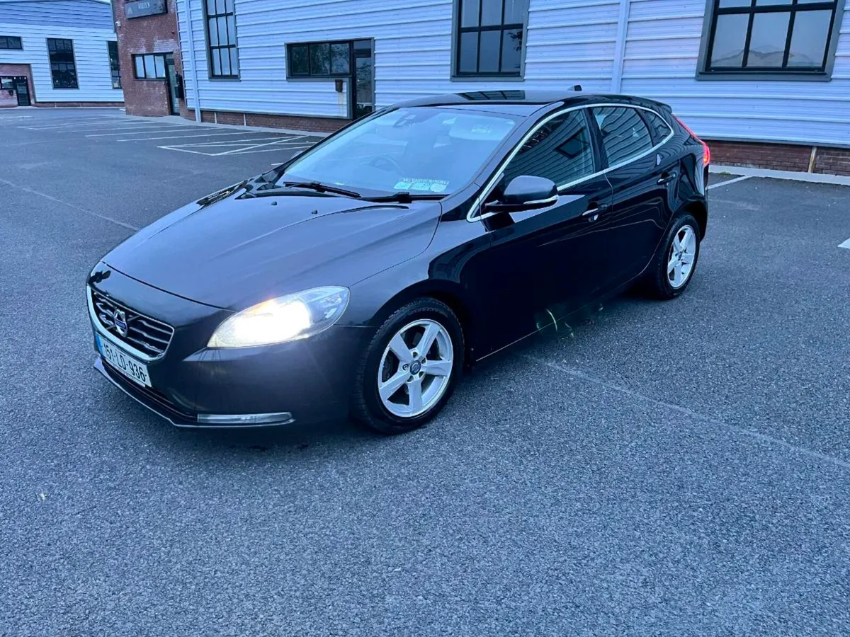 Volvo v40 - Image 1
