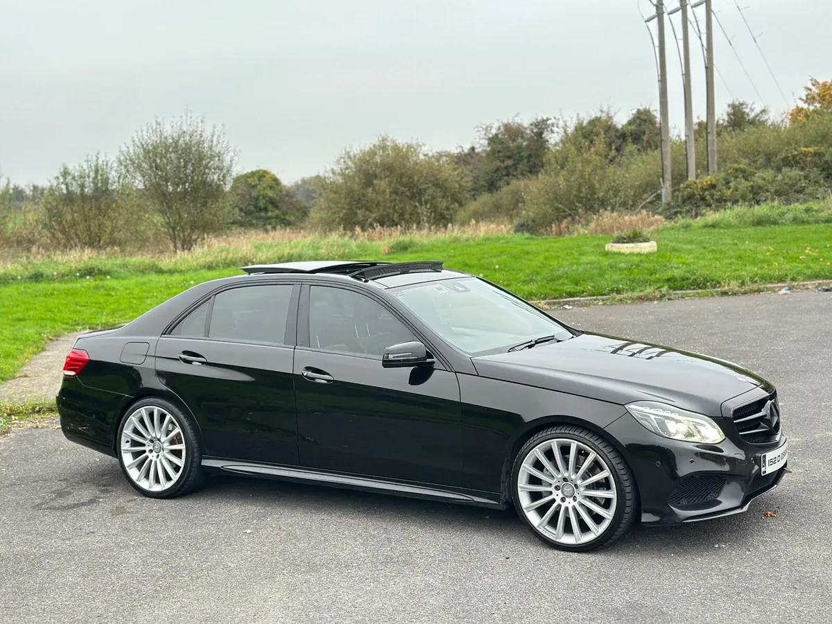 Mercedes-Benz E350 AMG PREMIUM PLUS NIGHT - Image 4