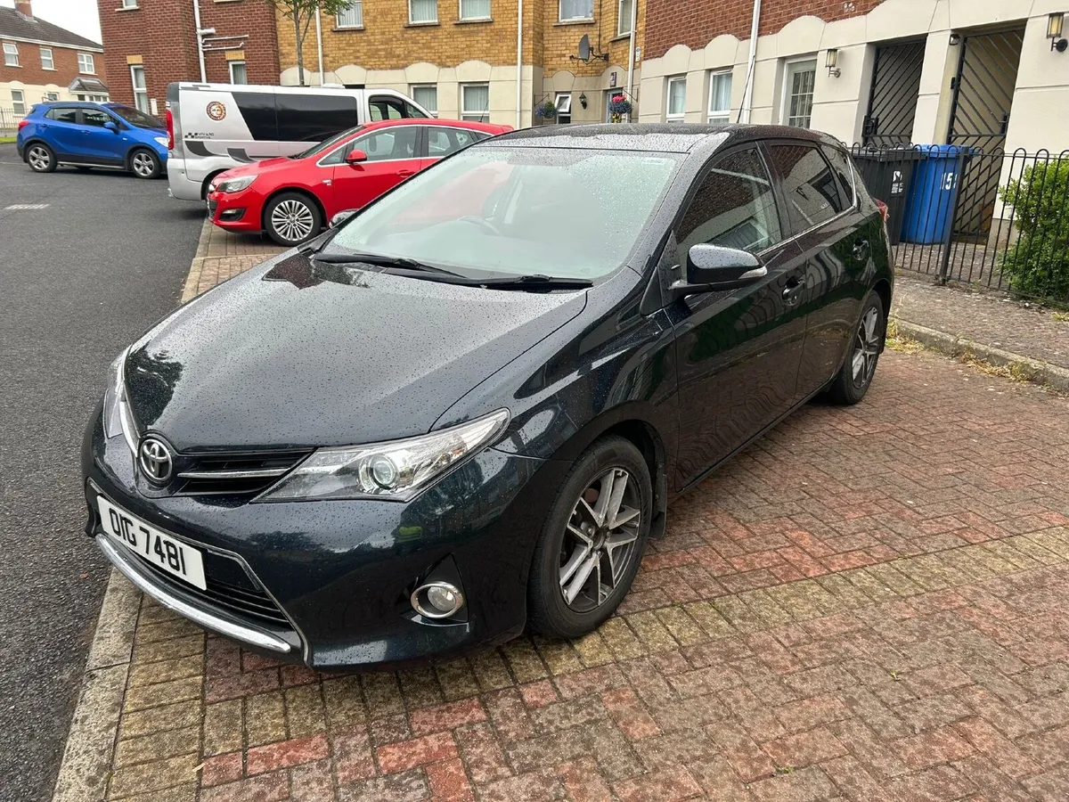 Toyota Auris 2014 - Image 2