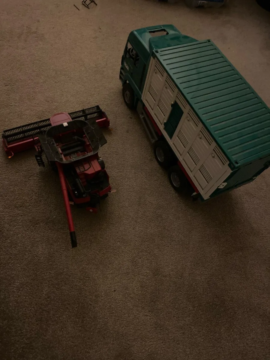 Toy cattle lorry and combine - Image 3
