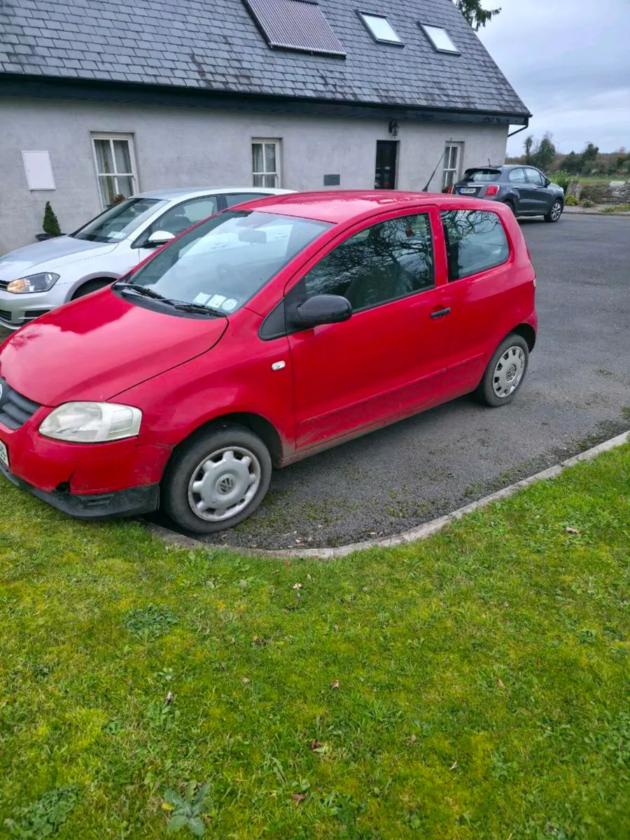 2010 Volkswagen Fox - Image 4
