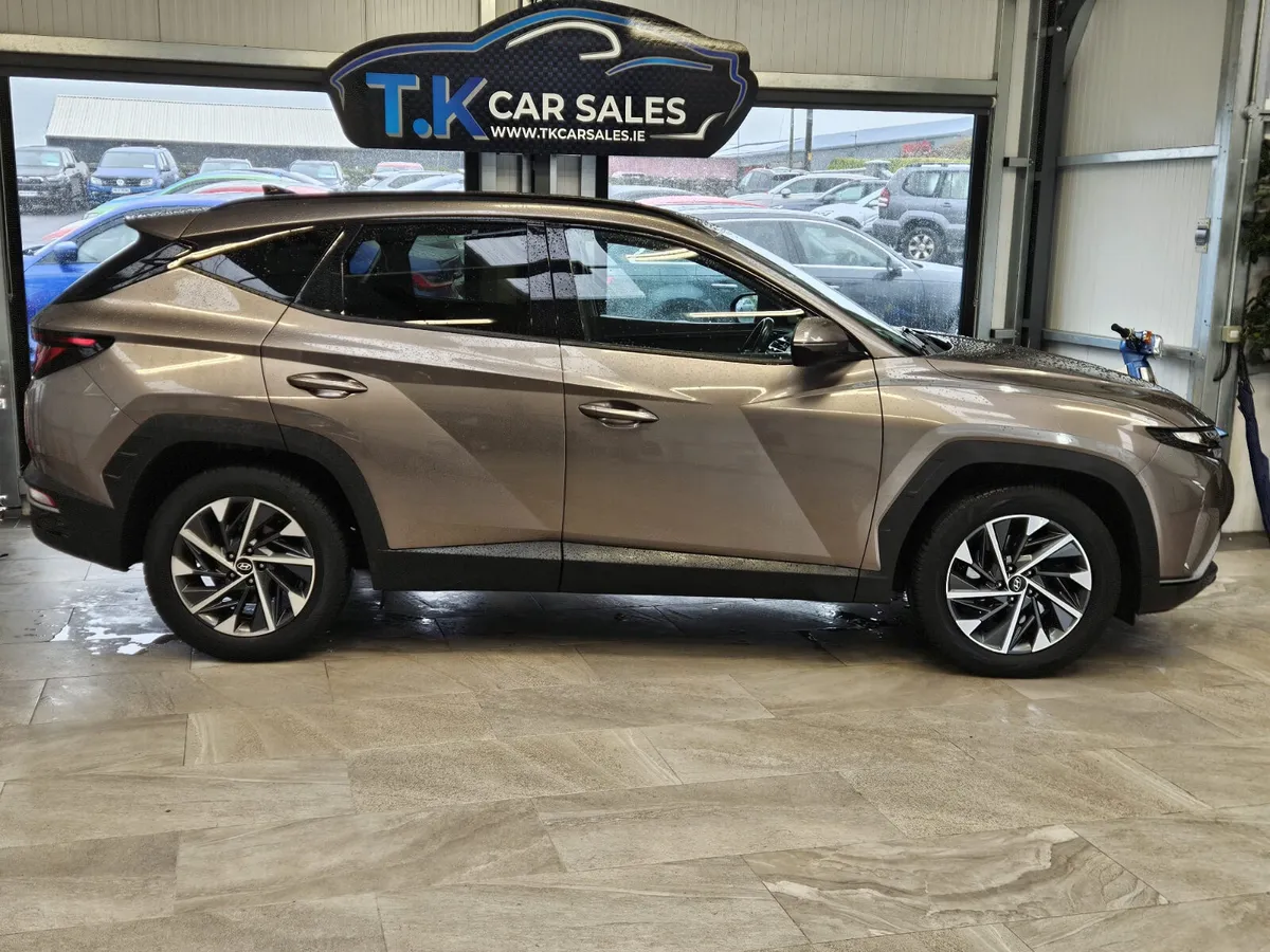 211 HYUNDAI TUCSON EXECUTIVE - Image 3