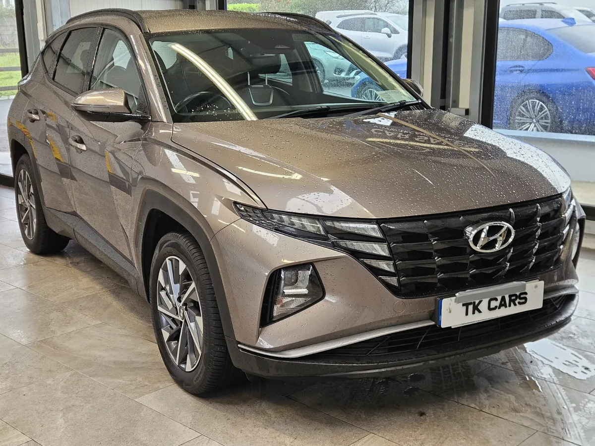 211 HYUNDAI TUCSON EXECUTIVE - Image 1