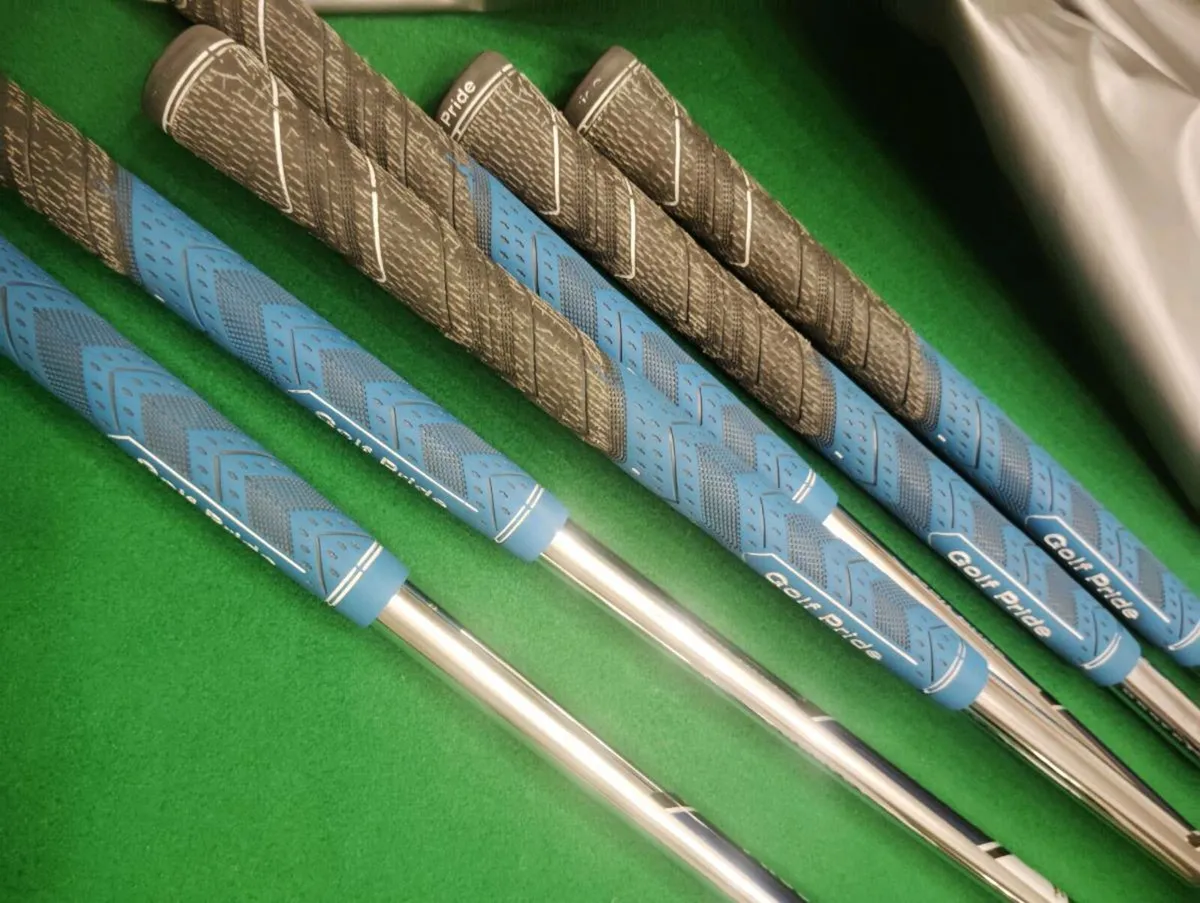 Titleist T200 ieons 5-PW - Image 4