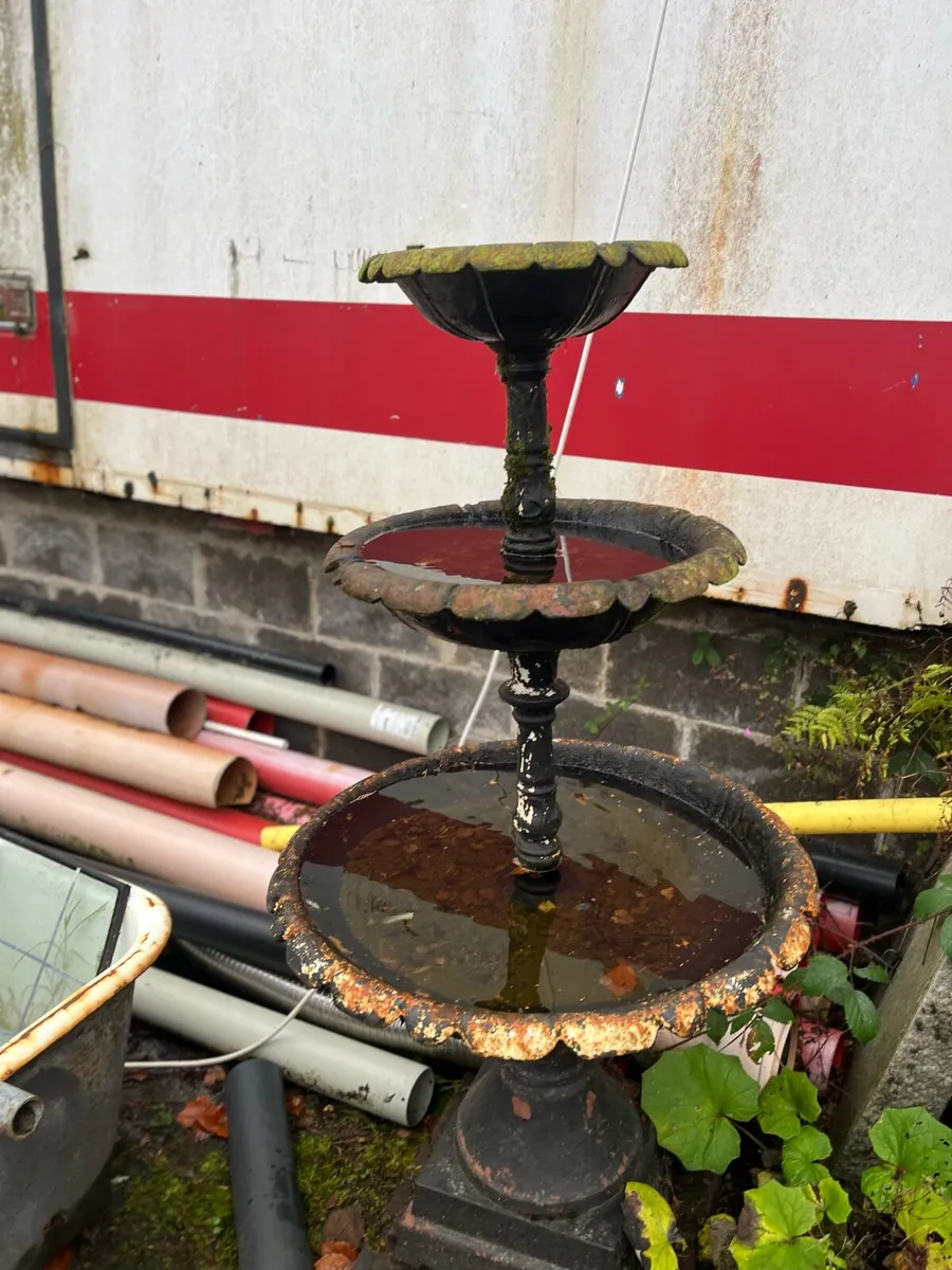 Cast iron fountain and bath - Image 1