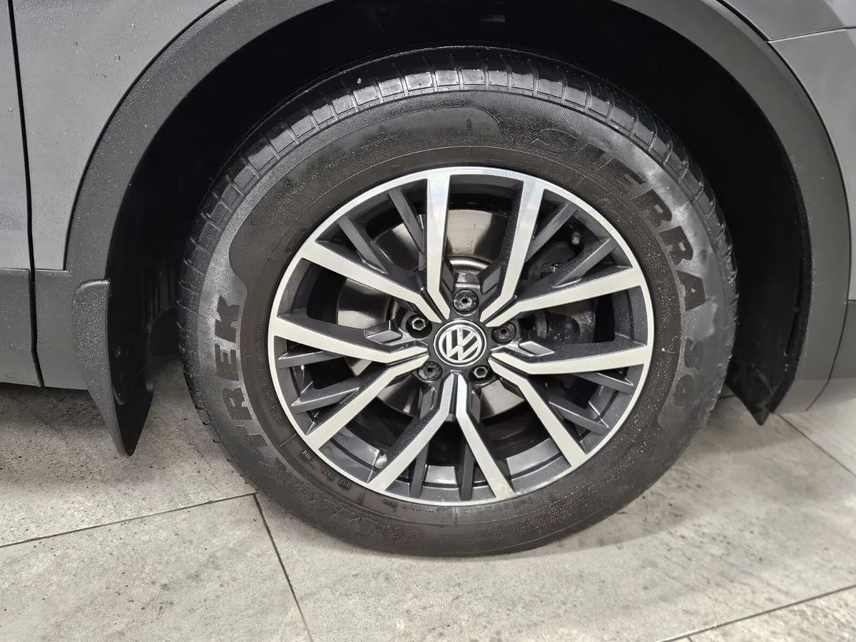 18 VOLKSWAGEN TIGUAN ALLSPACE 5 SEATER - Image 3