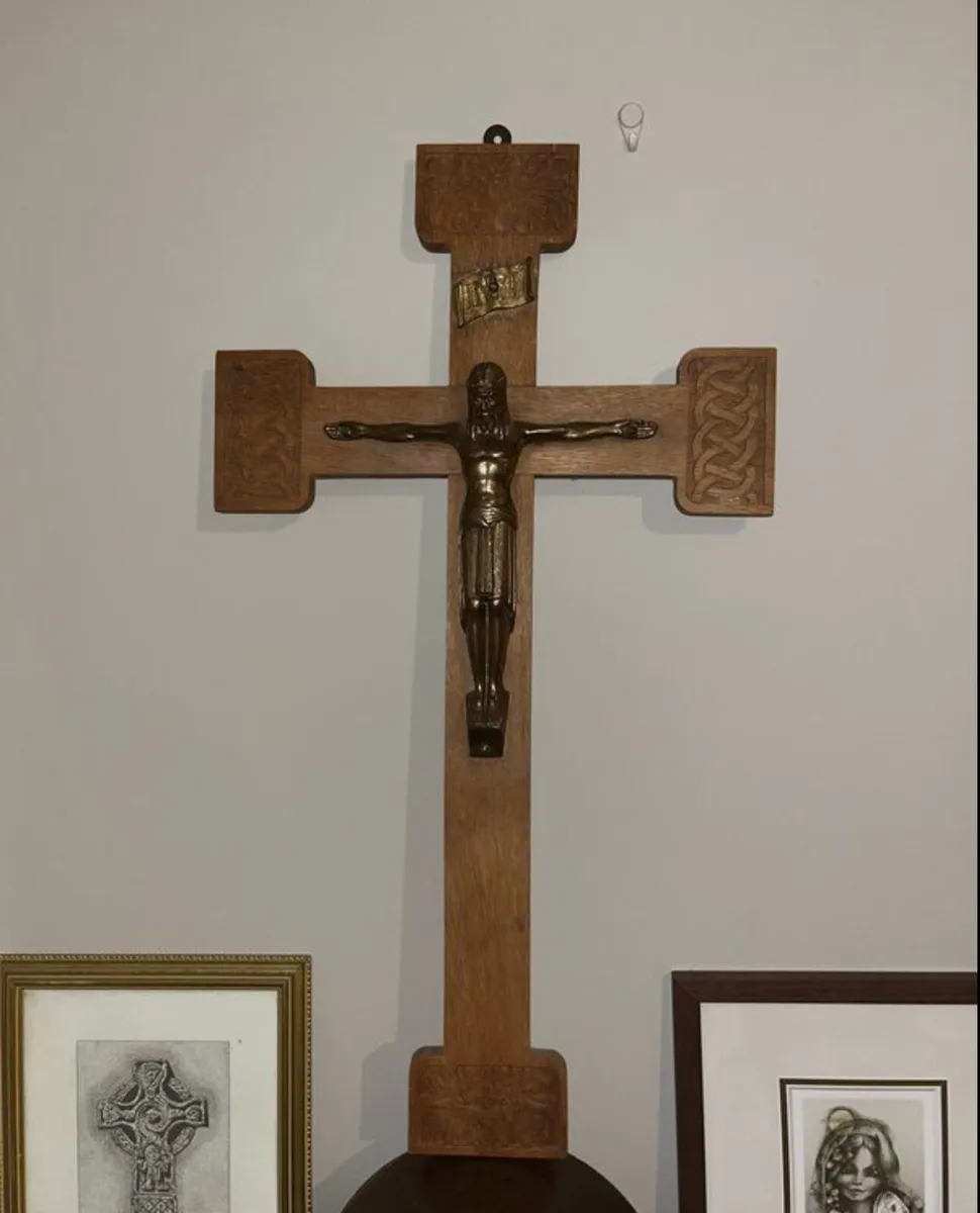 Antique oak and brass crucifix - Image 1