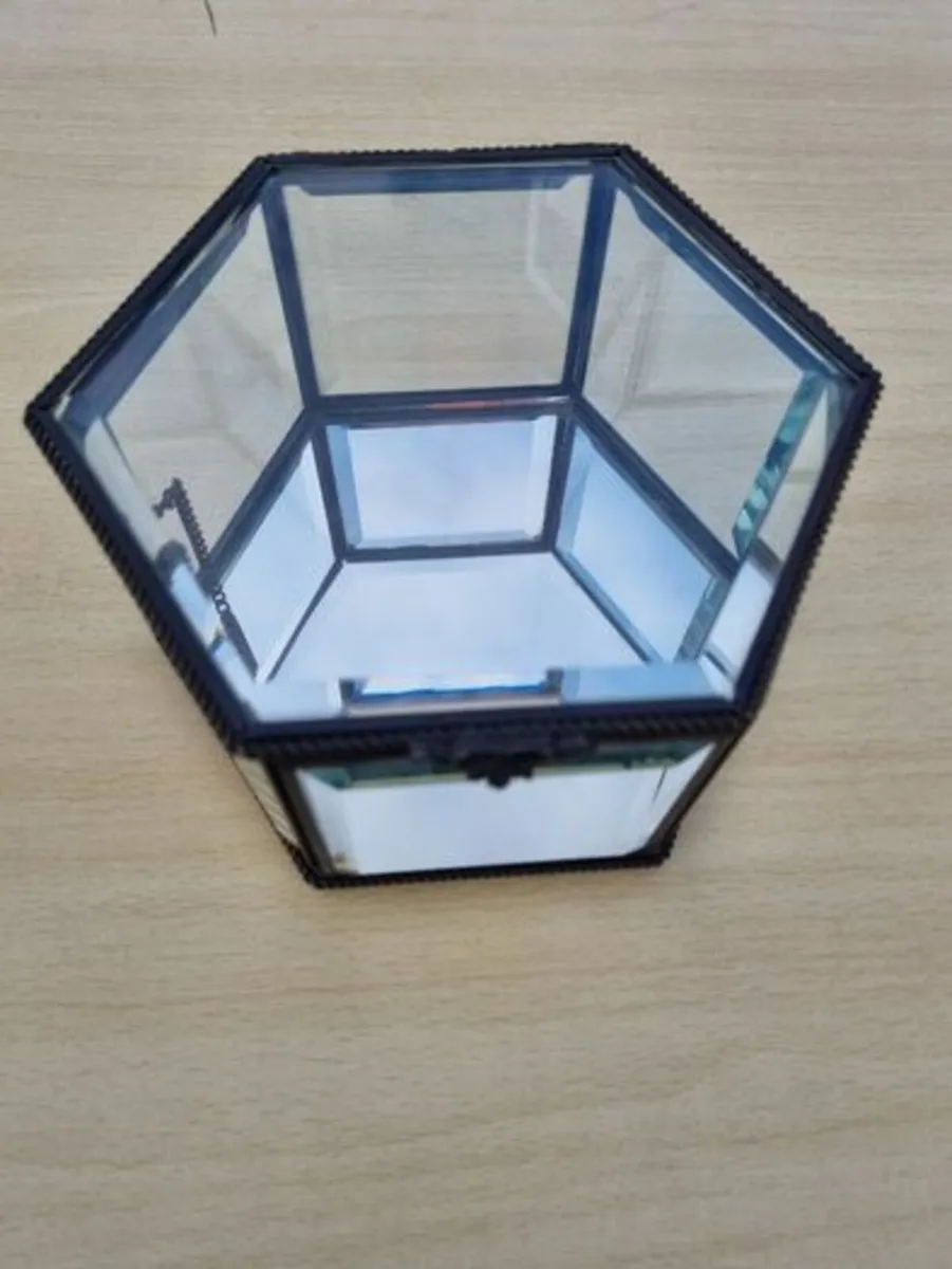 Hexagonal Metal Bevel Glass Jewellery Box - Image 4