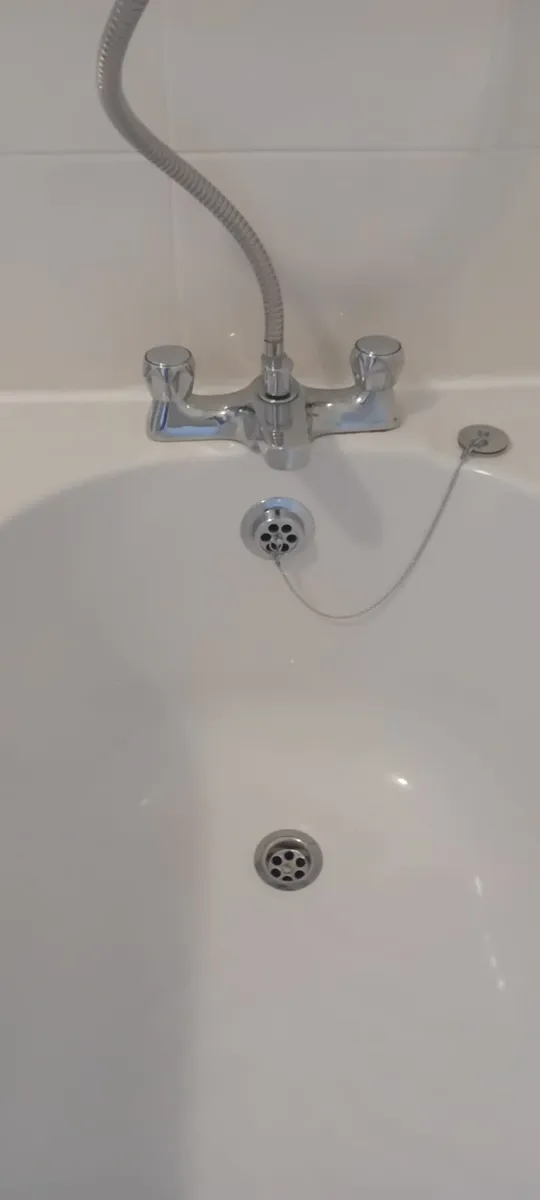 Basin and bath - Image 1