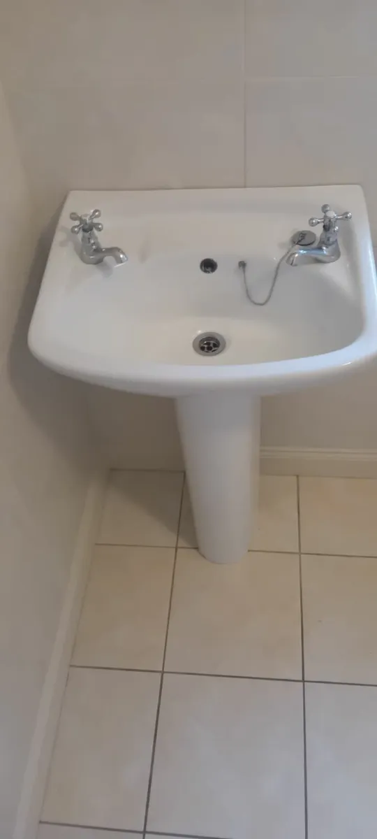 Basin and bath - Image 2