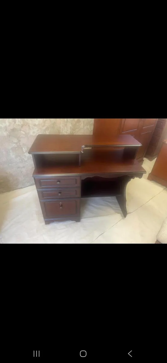 Office computer desk - Image 1