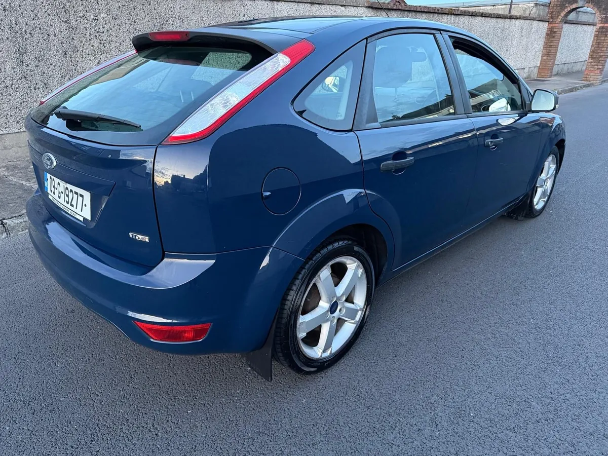 2009 Ford Focus NEW Nct & Taxed - Image 3