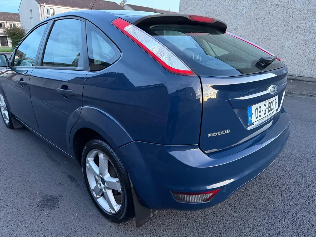 2009 Ford Focus NEW Nct & Taxed - Image 4