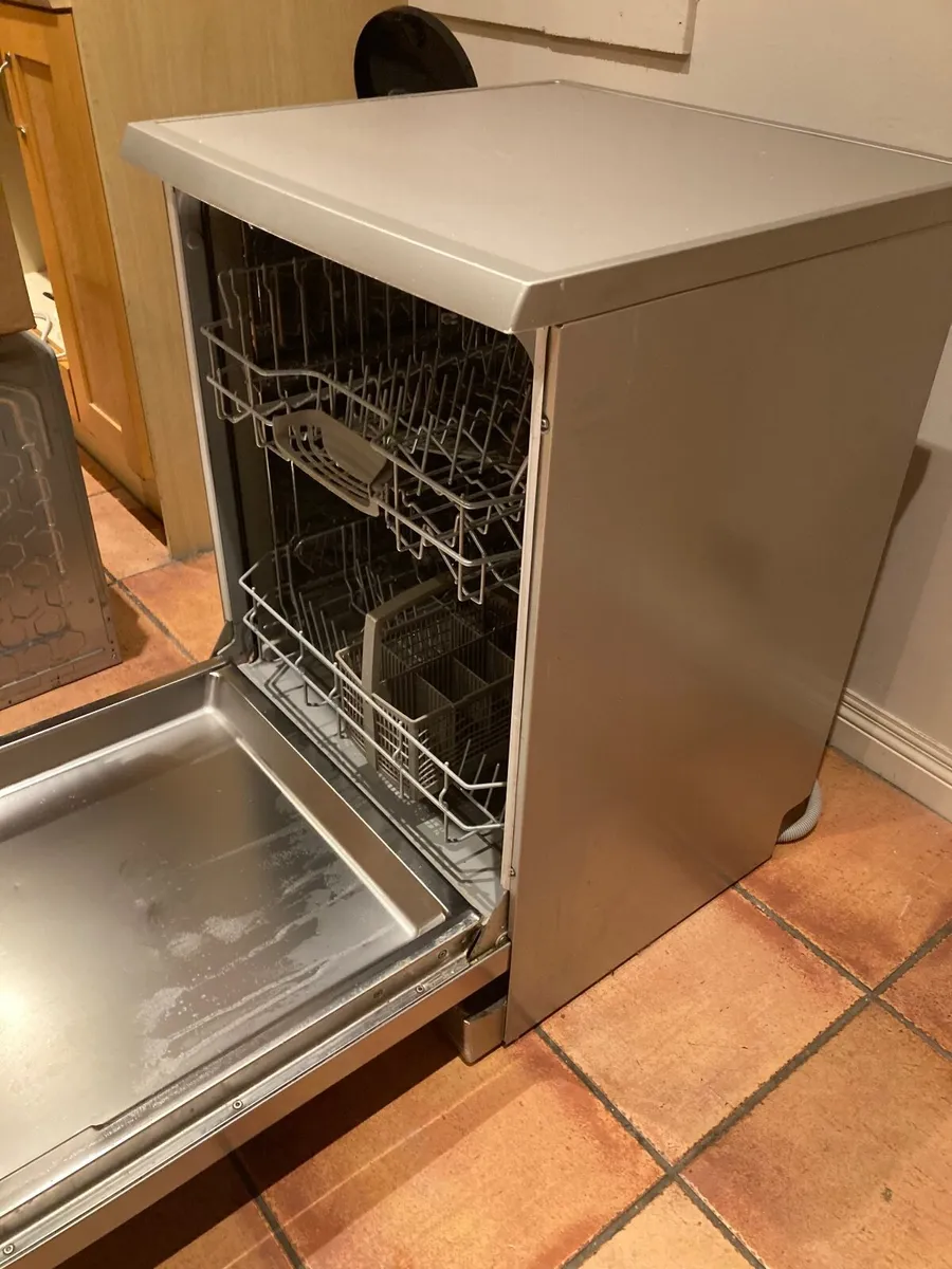 **On hold pending collection** Bosch Dishwasher - Image 2