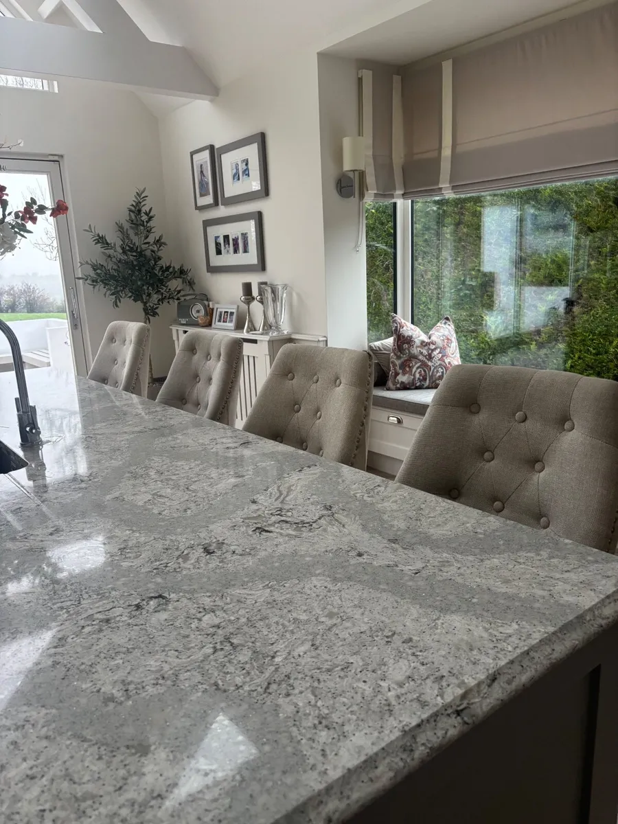 4 Kitchen Bar Stools - Image 3