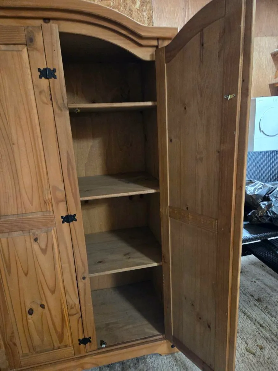 3 door wardrobe - Image 2