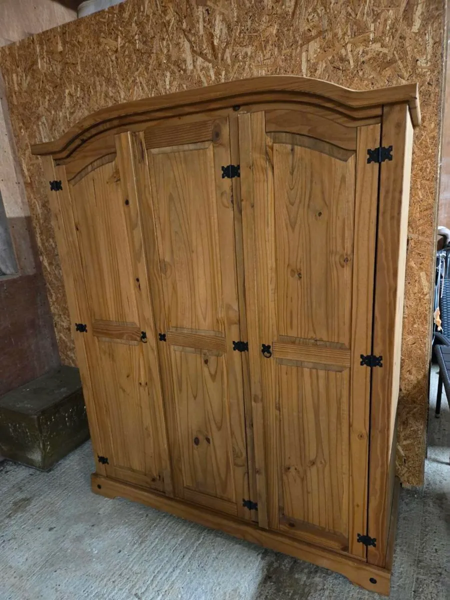 3 door wardrobe - Image 3