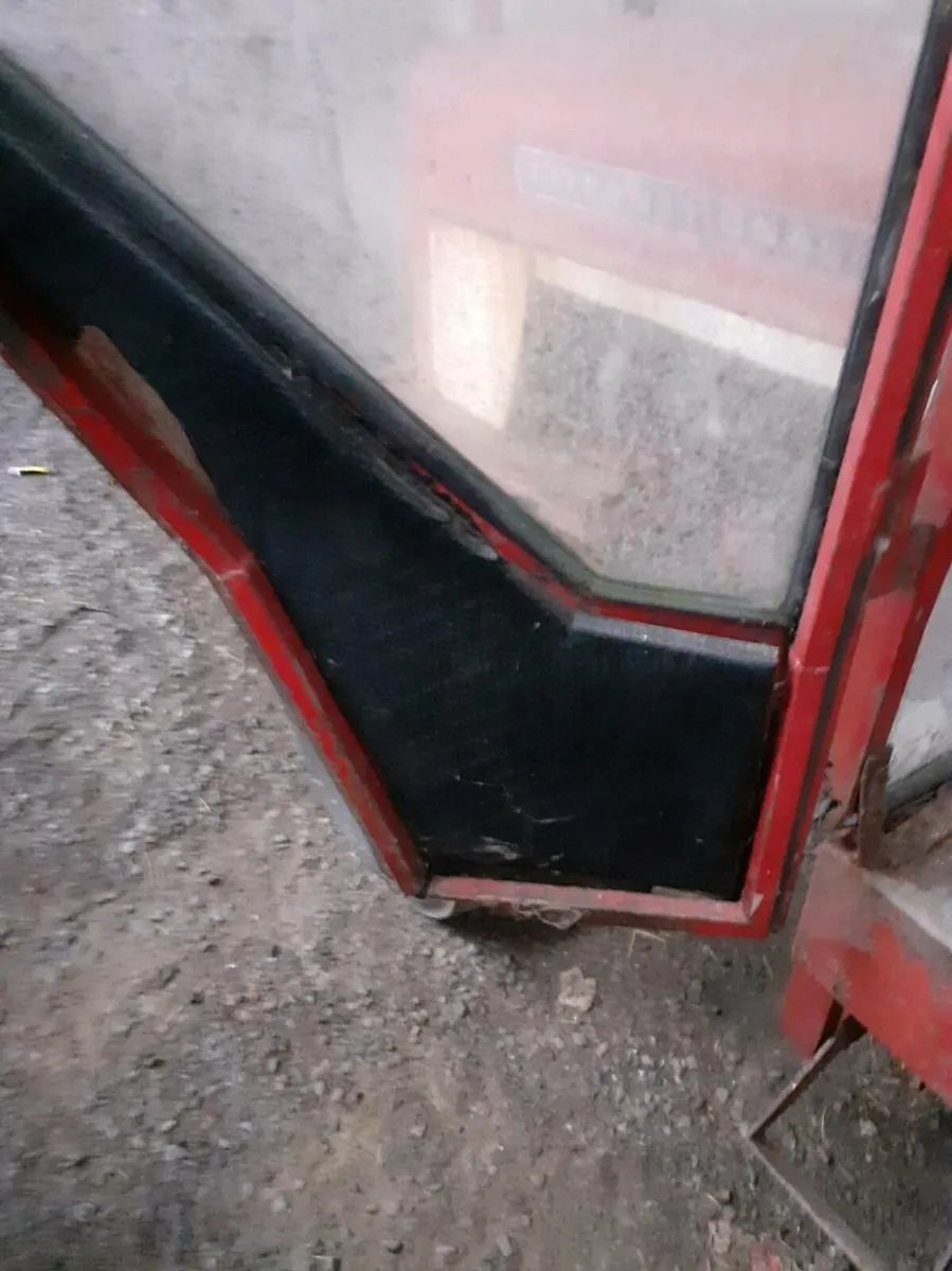 International 374 - Image 2