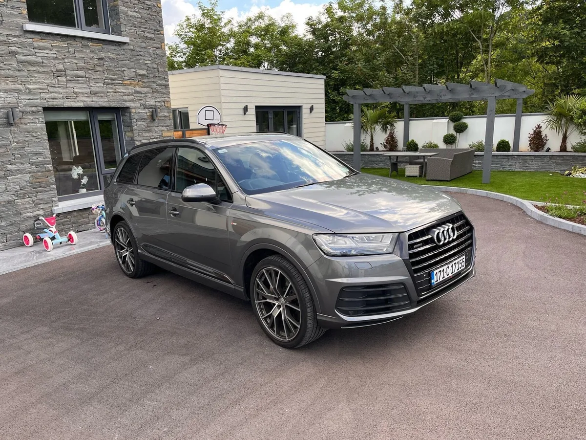 DEPOSIT TAKEN Audi Q7 TDI Quattro S-Line 7 Seater - Image 2