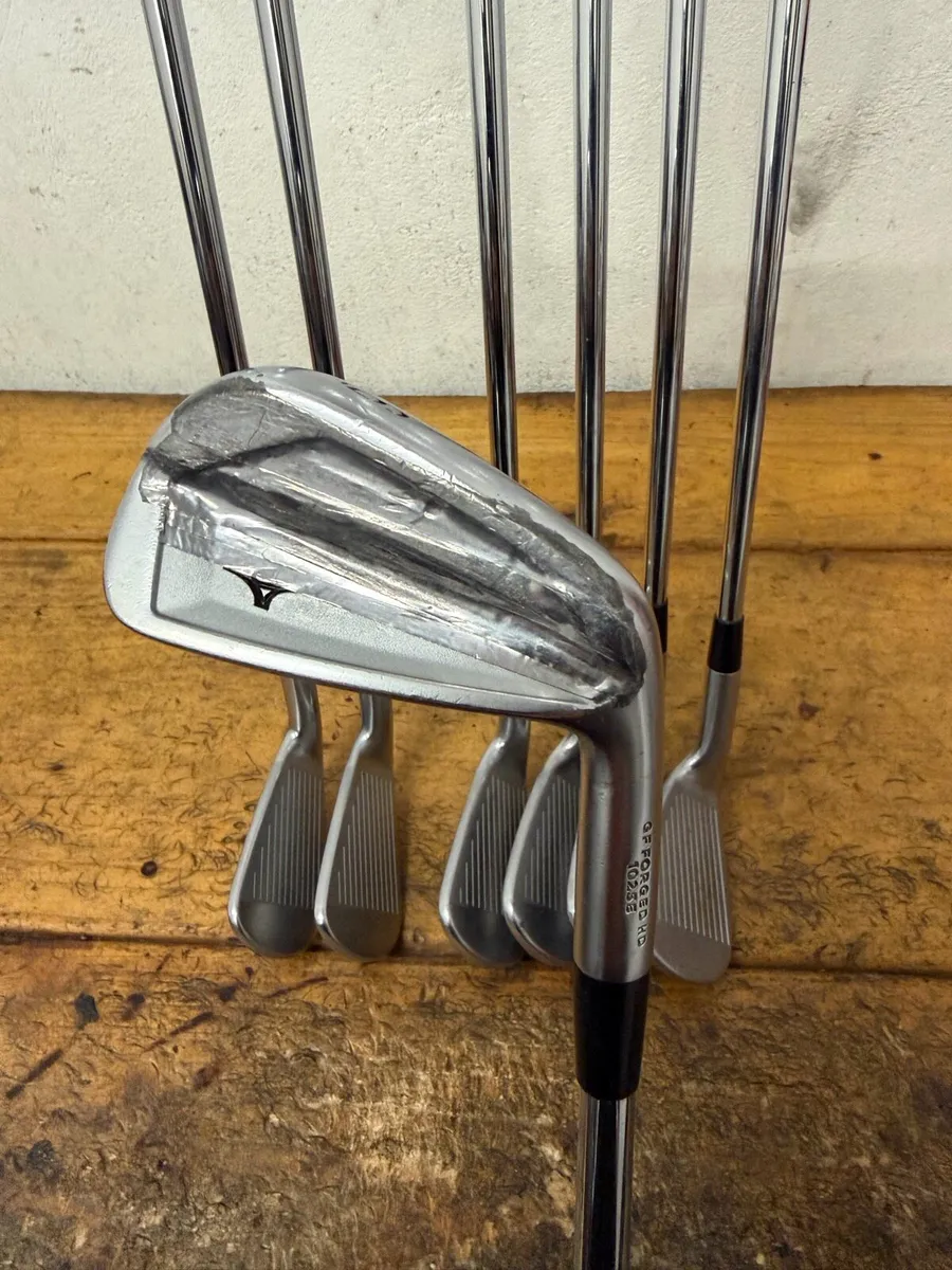 Mizuno Golf JPX921 Tour Irons 4-PW RH X Flex - Image 1