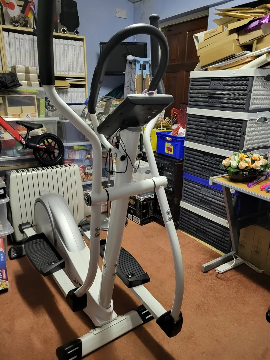 TREO Fitness Cross Trainer E903 XT - Image 1