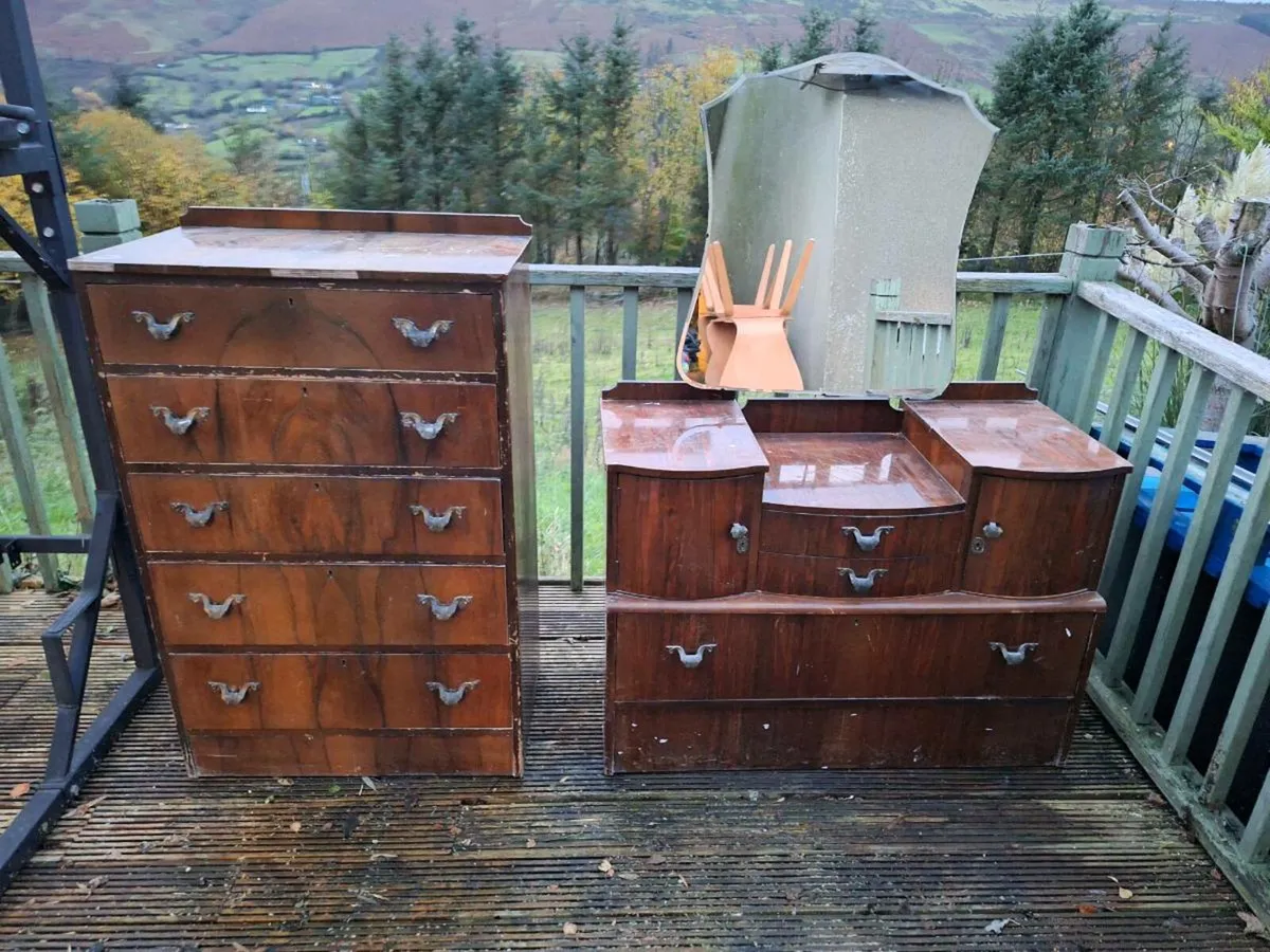 Vintage chest and dresser for restoration (DELIVER - Image 1