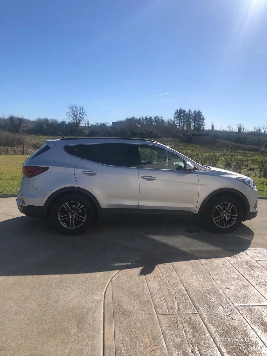 Hyundai Santa Fe 2WD - Image 2