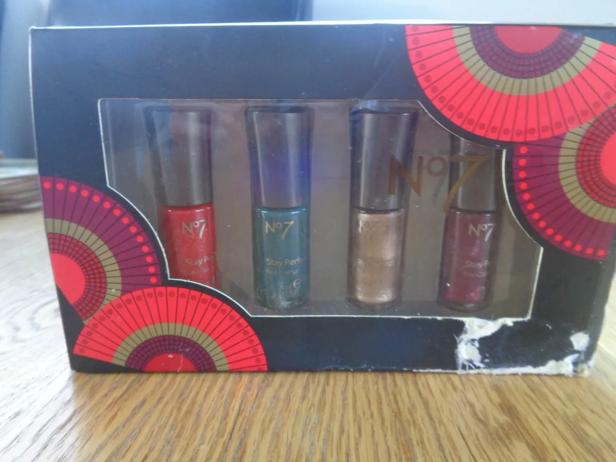 Boxed Set No. 7 Nail Varnish for Sale - Image 3