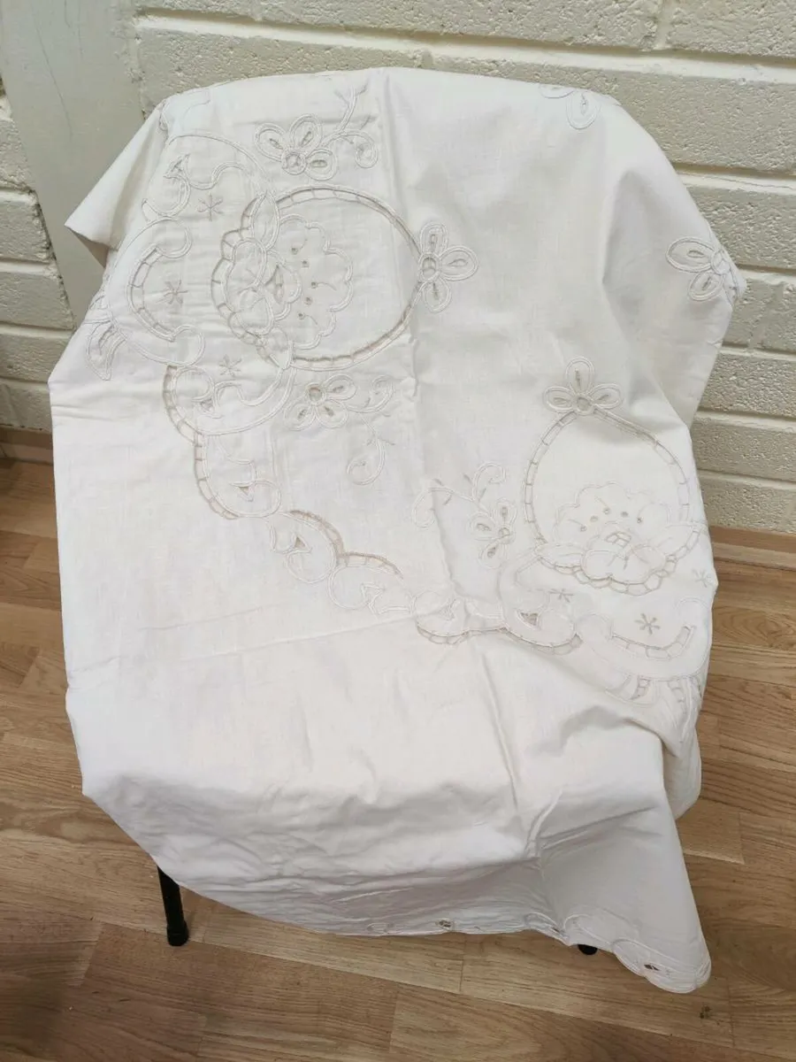 EMBROIDERY WHITE SINGLE, Duvet Cover, UNUSED ! - Image 1