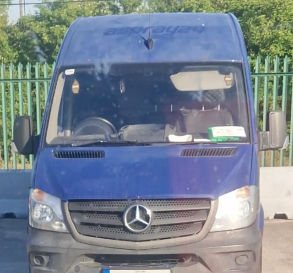 Man with a van - Image 2