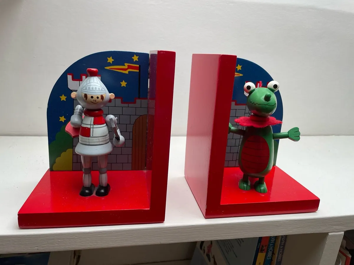Orange Tree Toys Wooden Knight & Dragon Bookends - Image 3