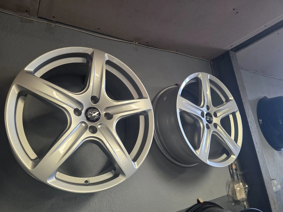 **Special** 18" Aurora AR418 Alloys