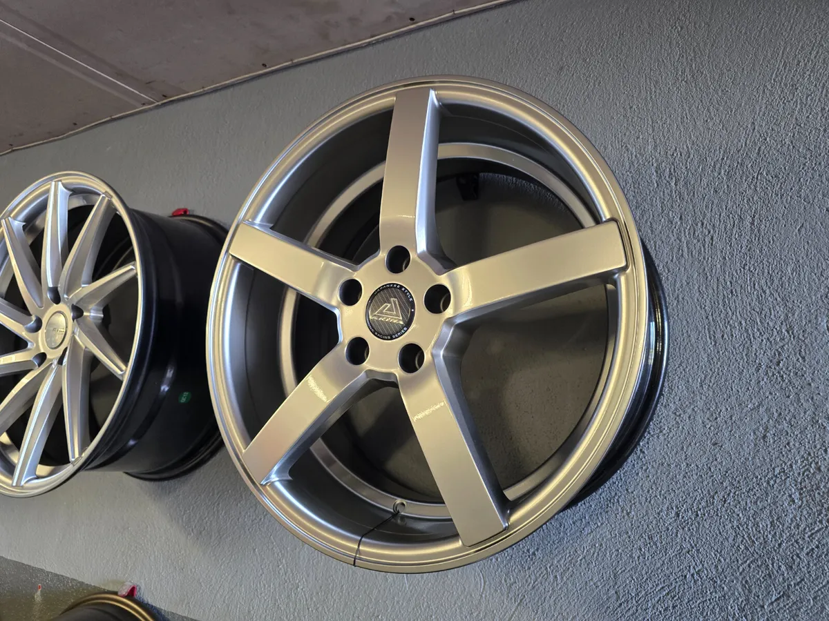 **Special** 18" Akina Magnum