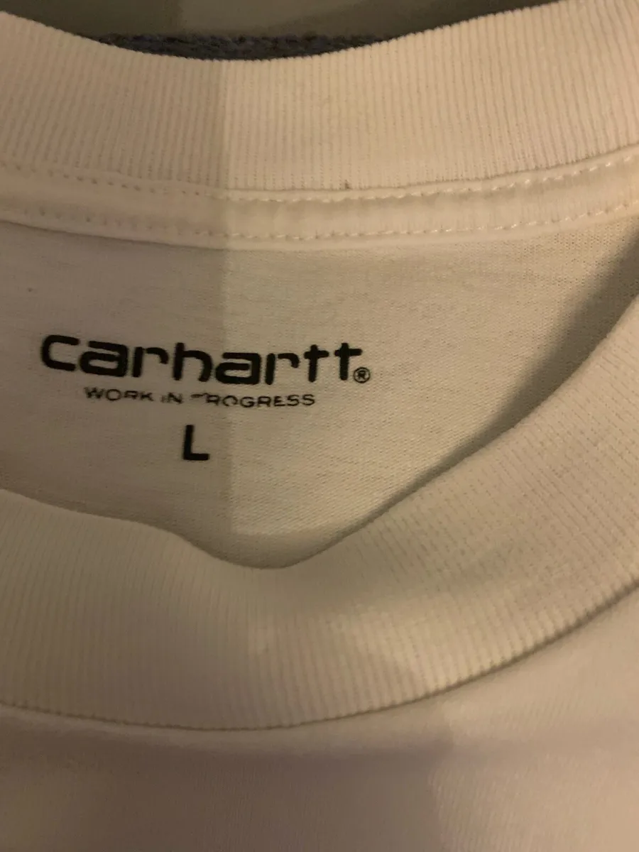 Carhartt 2 t shirt small bag  xl ,large - Image 4