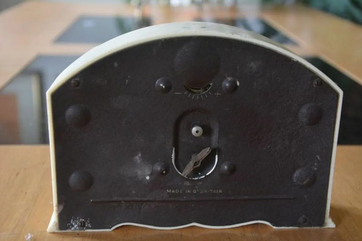 Vintage Smiths bakelite clock - Image 4