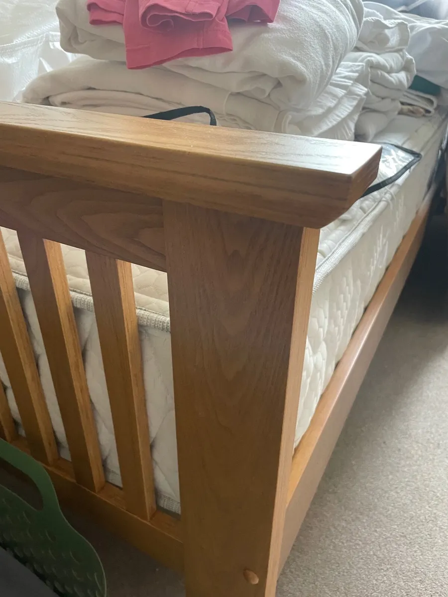 Bed frame - Image 1