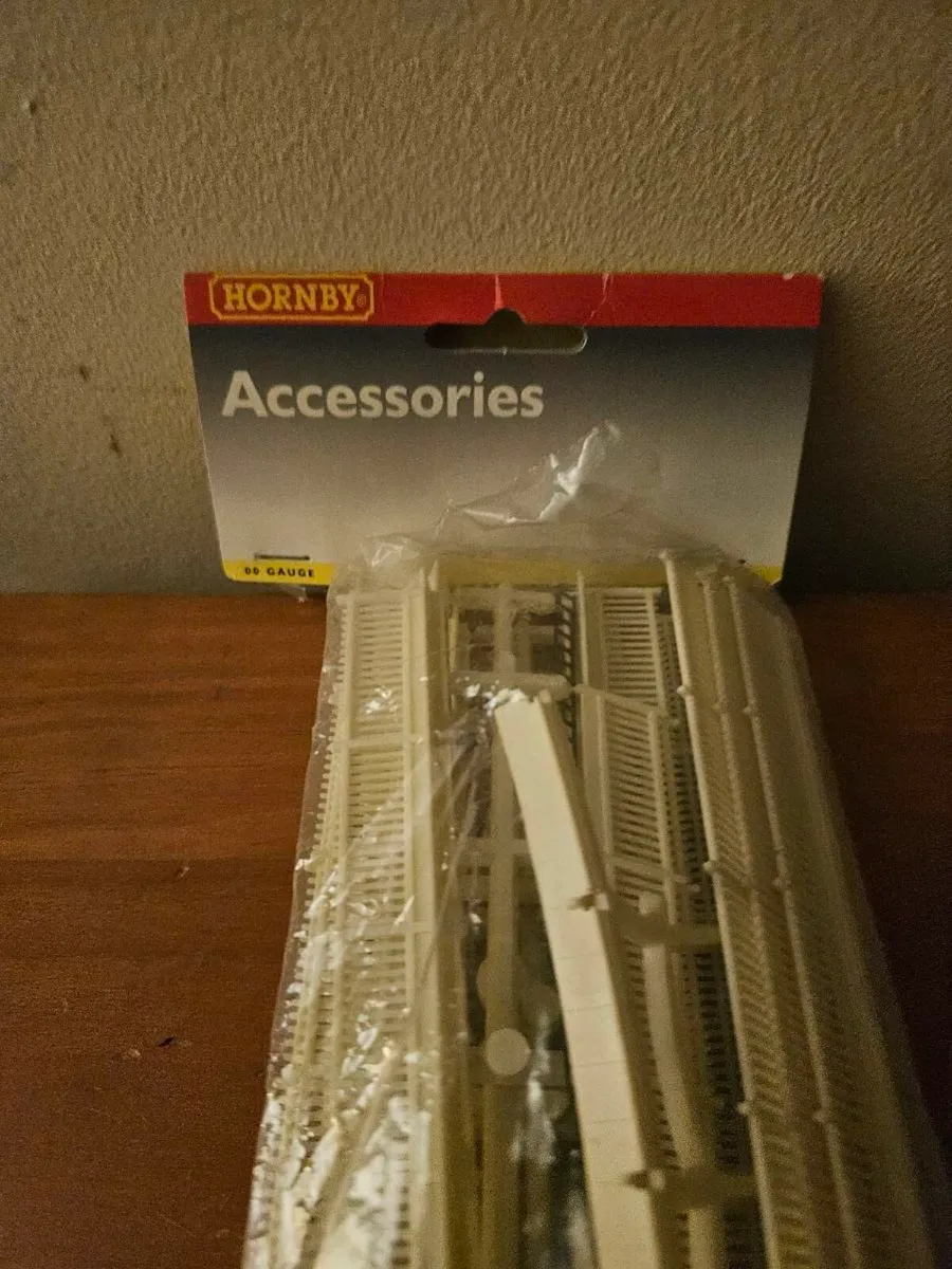 Hornby OO Gauge Station Fencing - Image 2