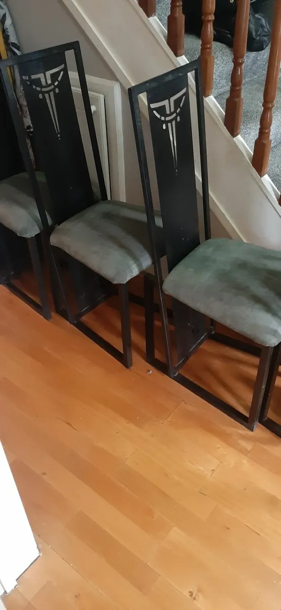 Table & 6 chairs - Image 1