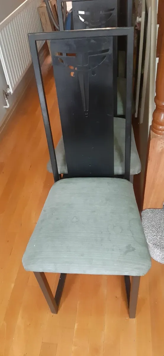 Table & 6 chairs - Image 3