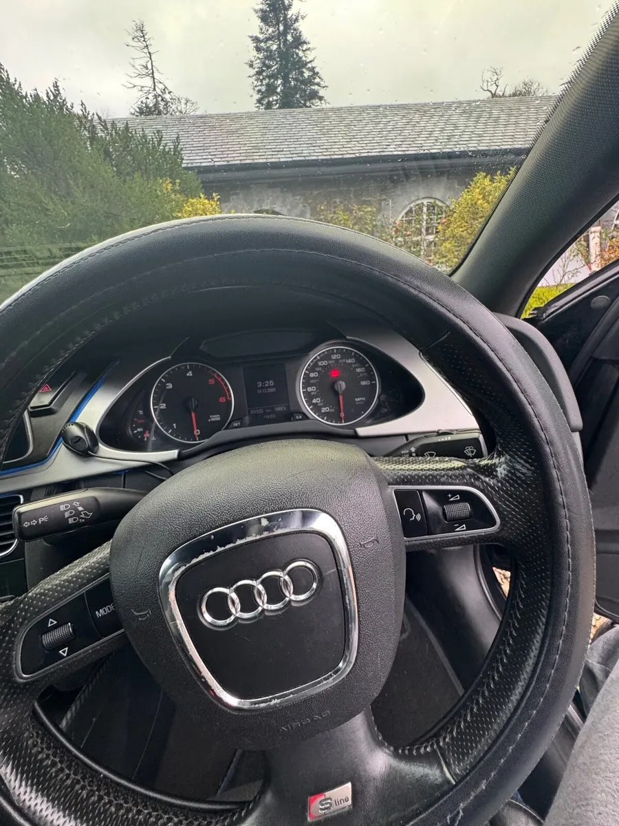 Audi A4 2010 - Image 2