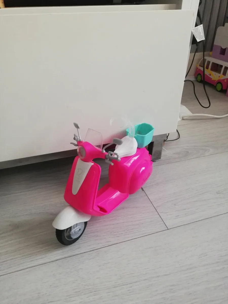 Barbie stuff and shopkin toys - Image 2