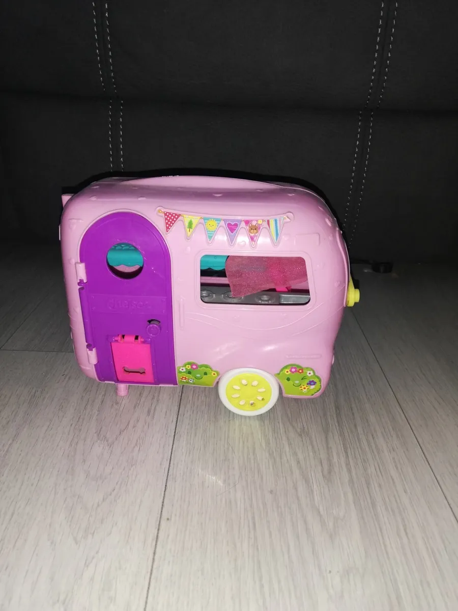 Barbie stuff and shopkin toys - Image 4